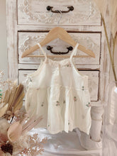 Load image into Gallery viewer, Floral tank top (cream)
