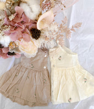 Load image into Gallery viewer, Floral tank top (cream)
