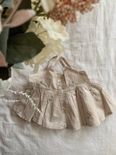 Load image into Gallery viewer, Floral tank top Brown

